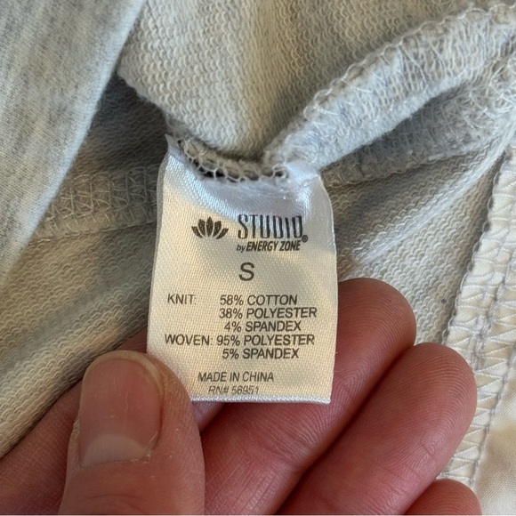 Studio by Energy Zone Women’s Zip Up Athletic Sweater Size Small - Picture 10 of 13